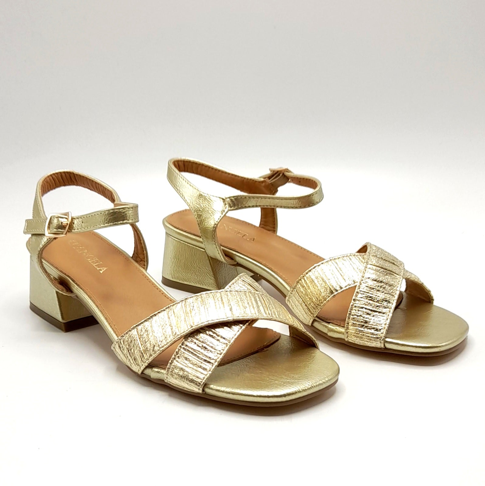 Sandalias Tacón bajo D´ANGELA DKO28164 ORO