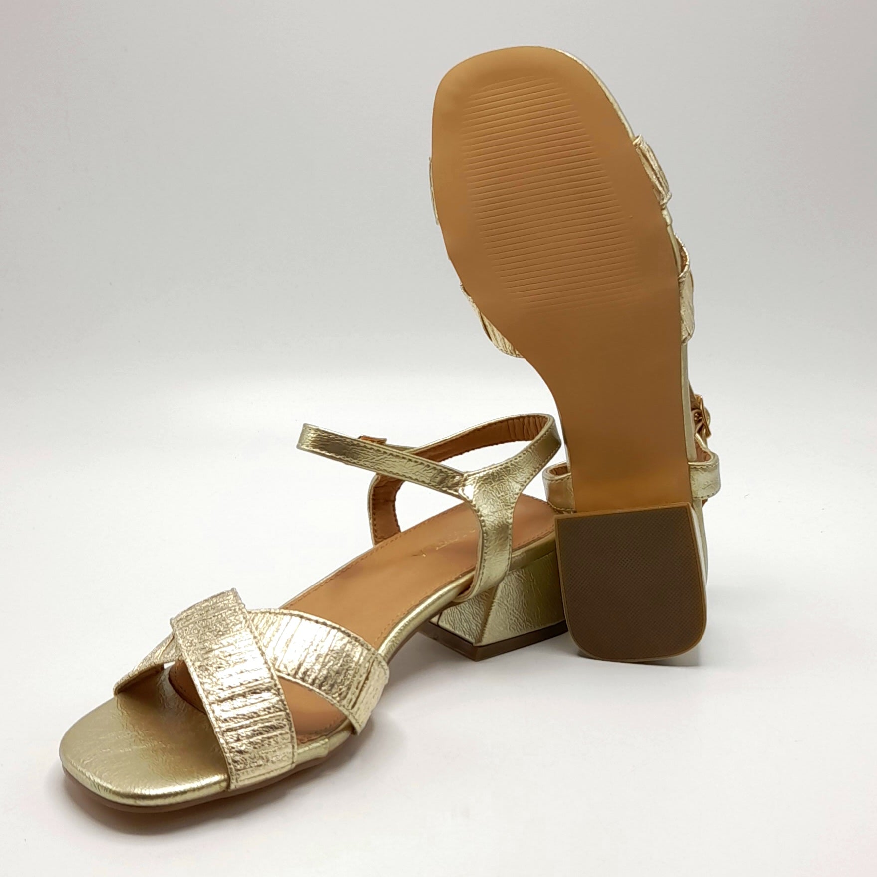 Sandalias Tacón bajo D´ANGELA DKO28164 ORO