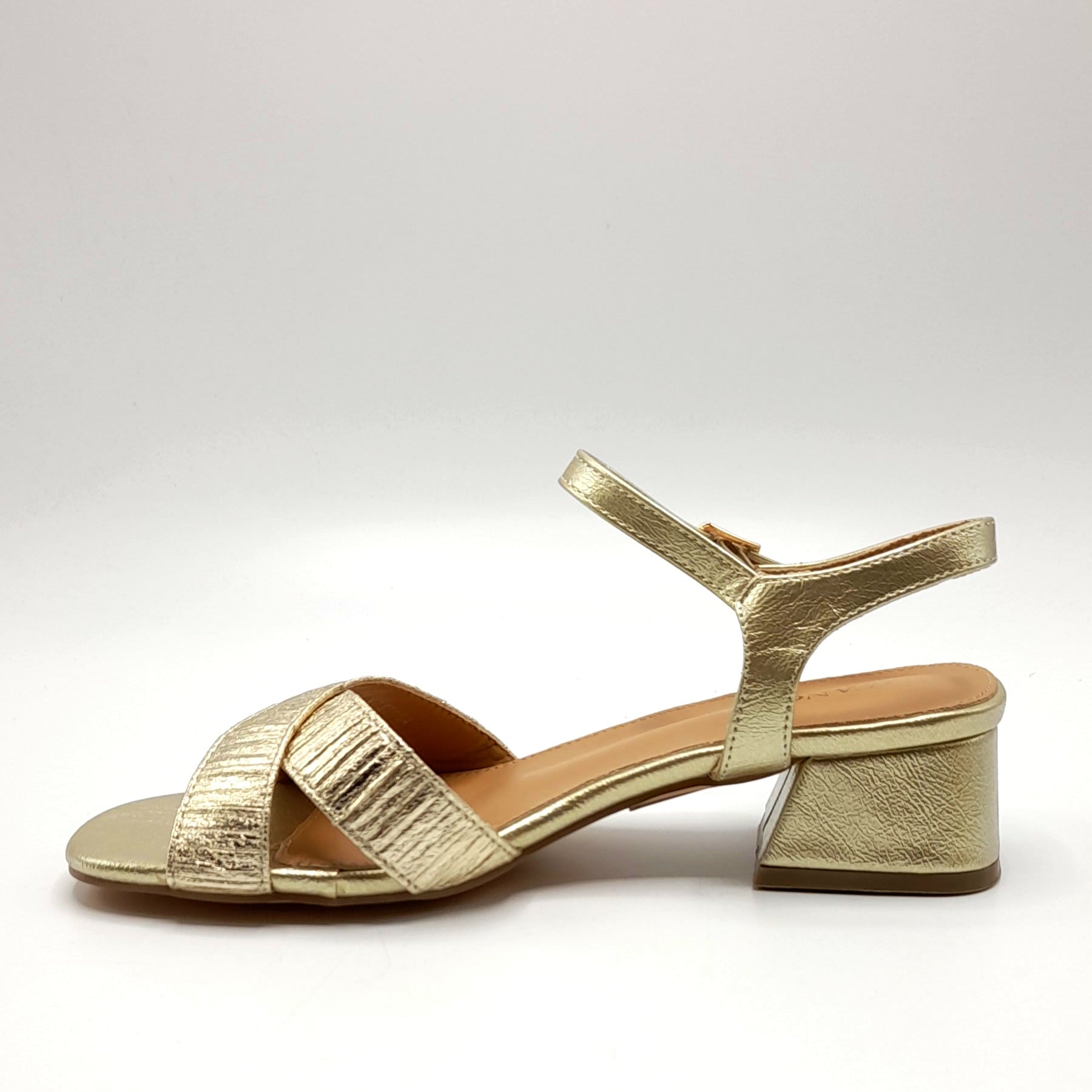 Sandalias Tacón bajo D´ANGELA DKO28164 ORO