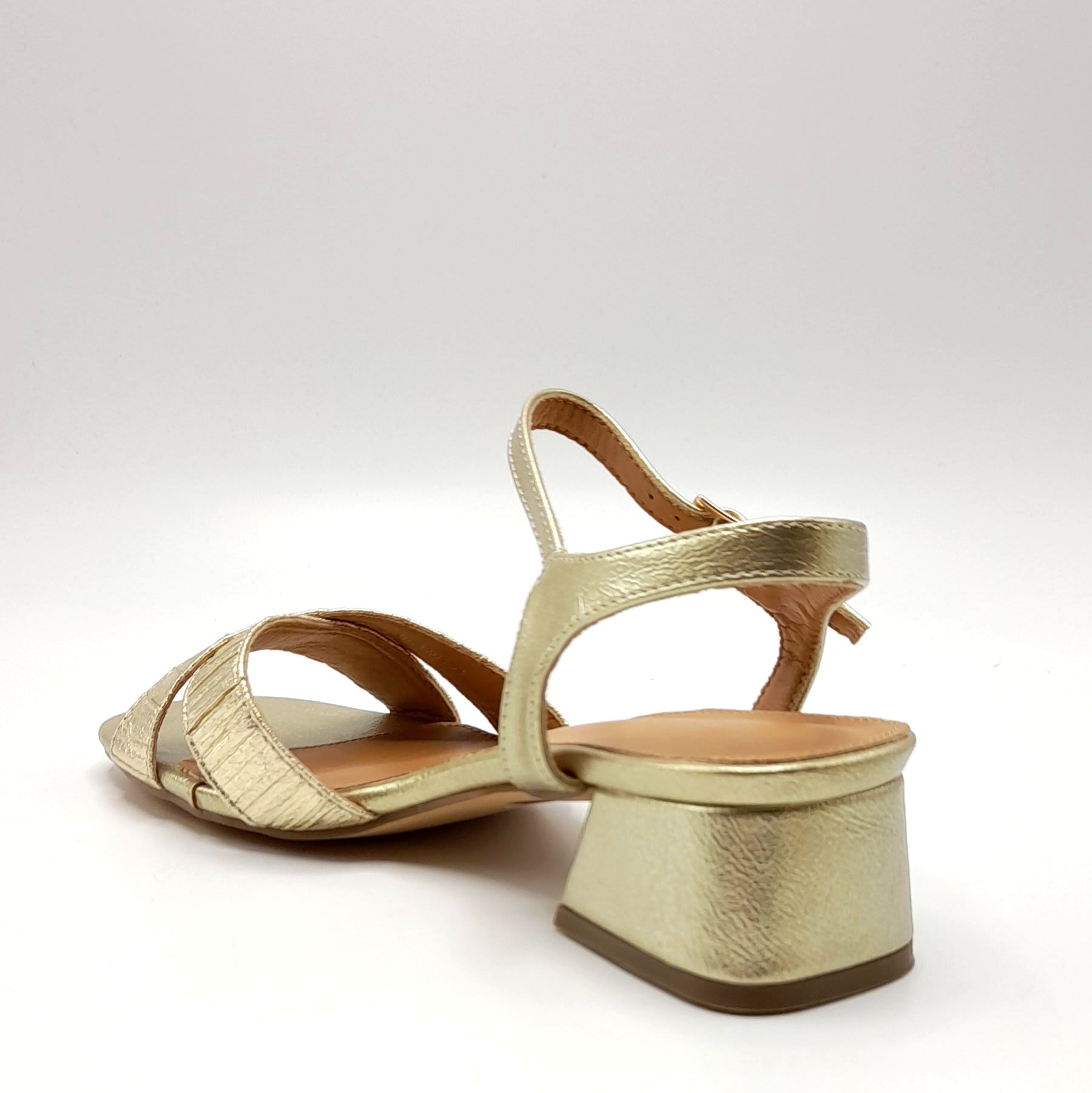 Sandalias Tacón bajo D´ANGELA DKO28164 ORO