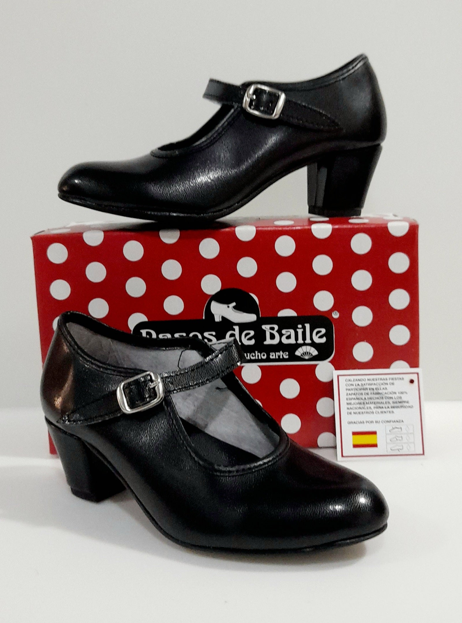 Zapato de flamenco de color negro y tacón carleti de Pasos de Baile